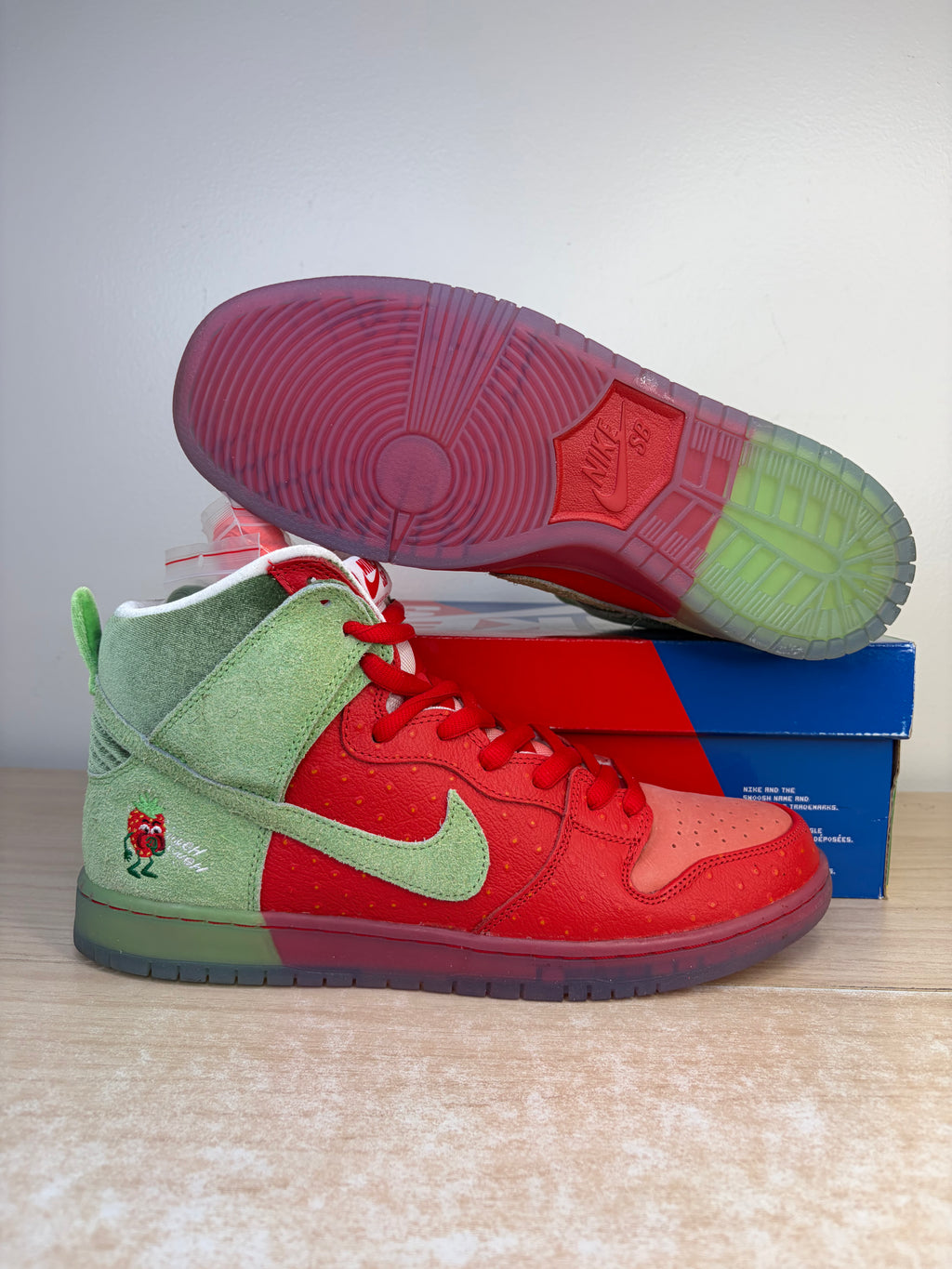 Sz 11.5M Nike SB High Strawberry Cough - Brand New, Original Box