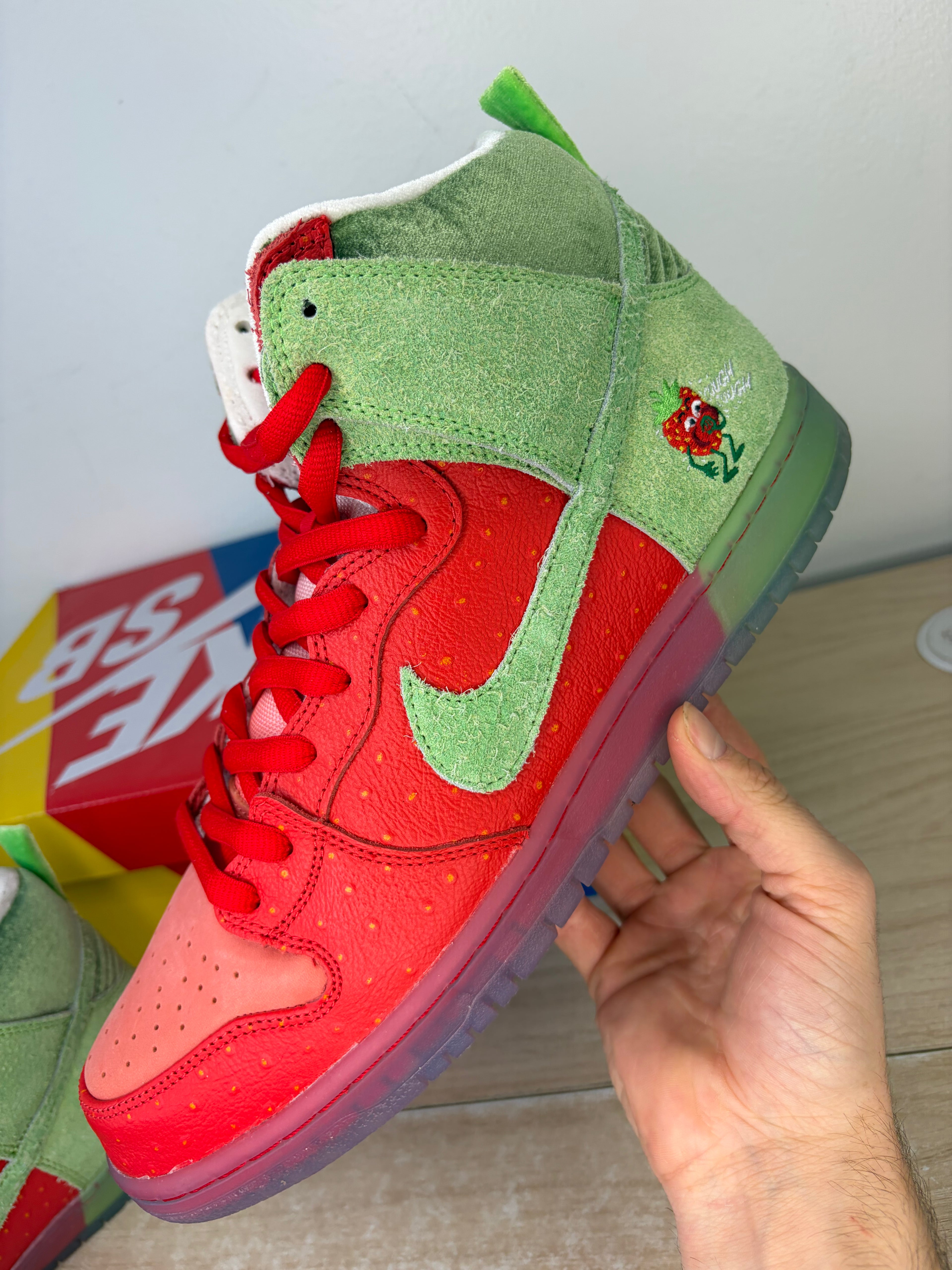 Sz 11.5M Nike SB High Strawberry Cough - Brand New, Original Box