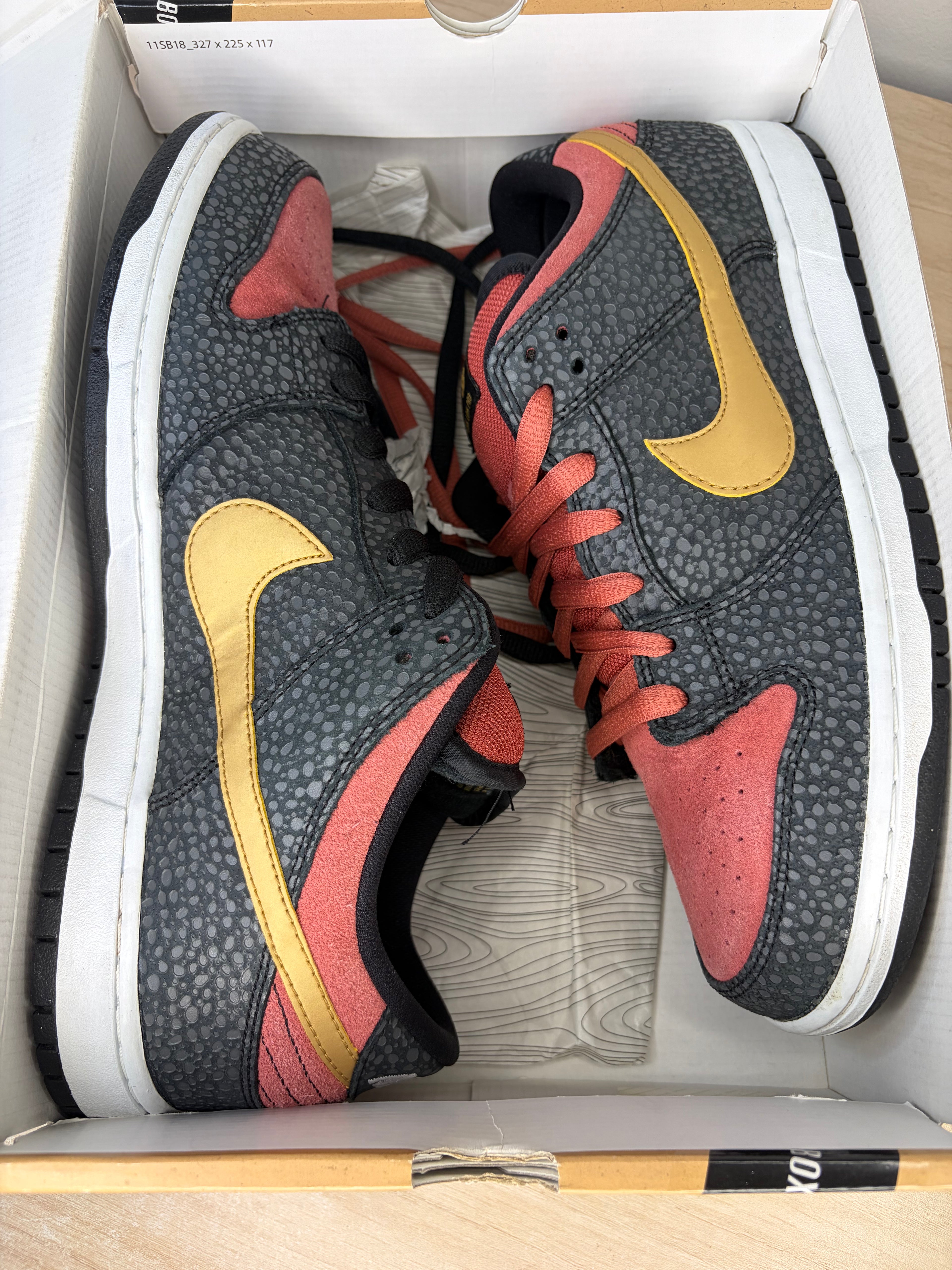 (2013) sz 11.5M Nike SB Low Walk Of Fame - Preowned, Original Box