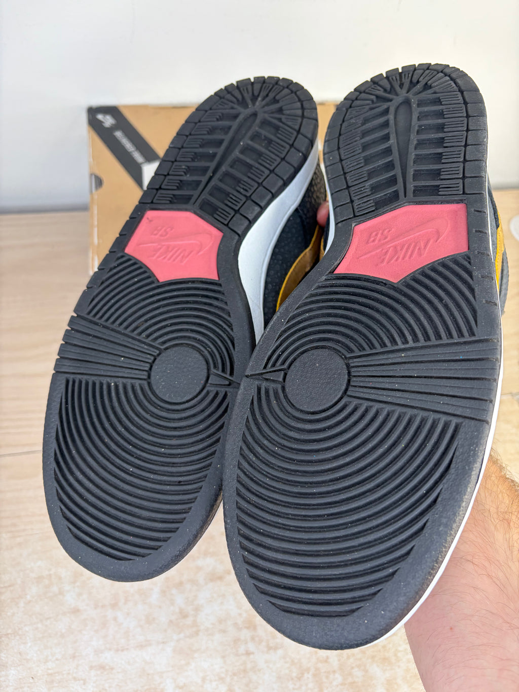 (2013) sz 11.5M Nike SB Low Walk Of Fame - Preowned, Original Box