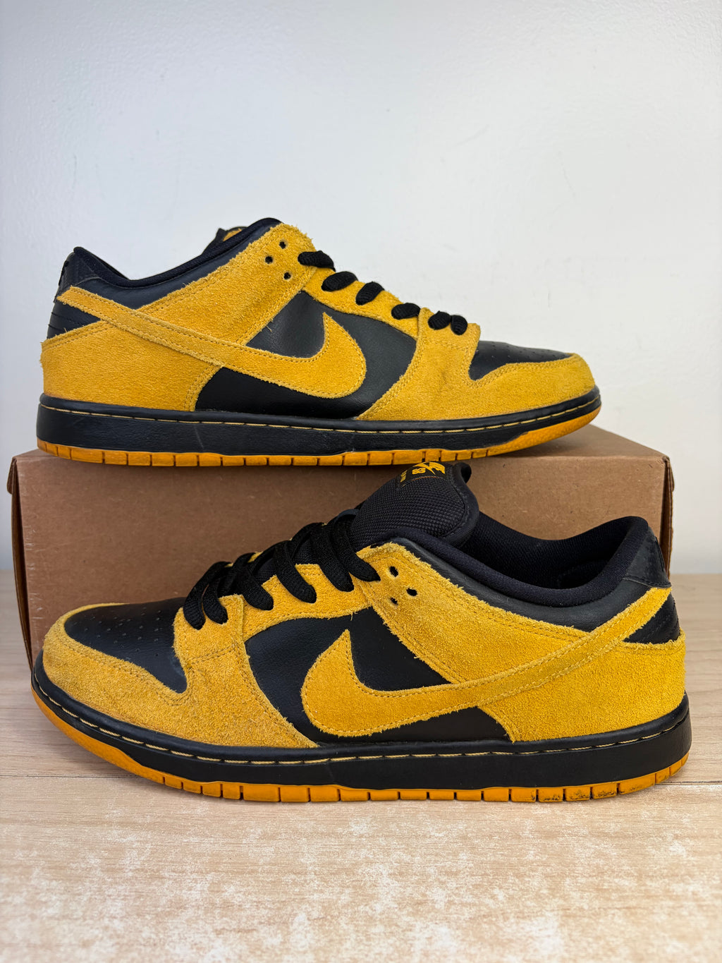 (2015) sz 11.5M Nike SB Low Iowa - Preowned, No Box