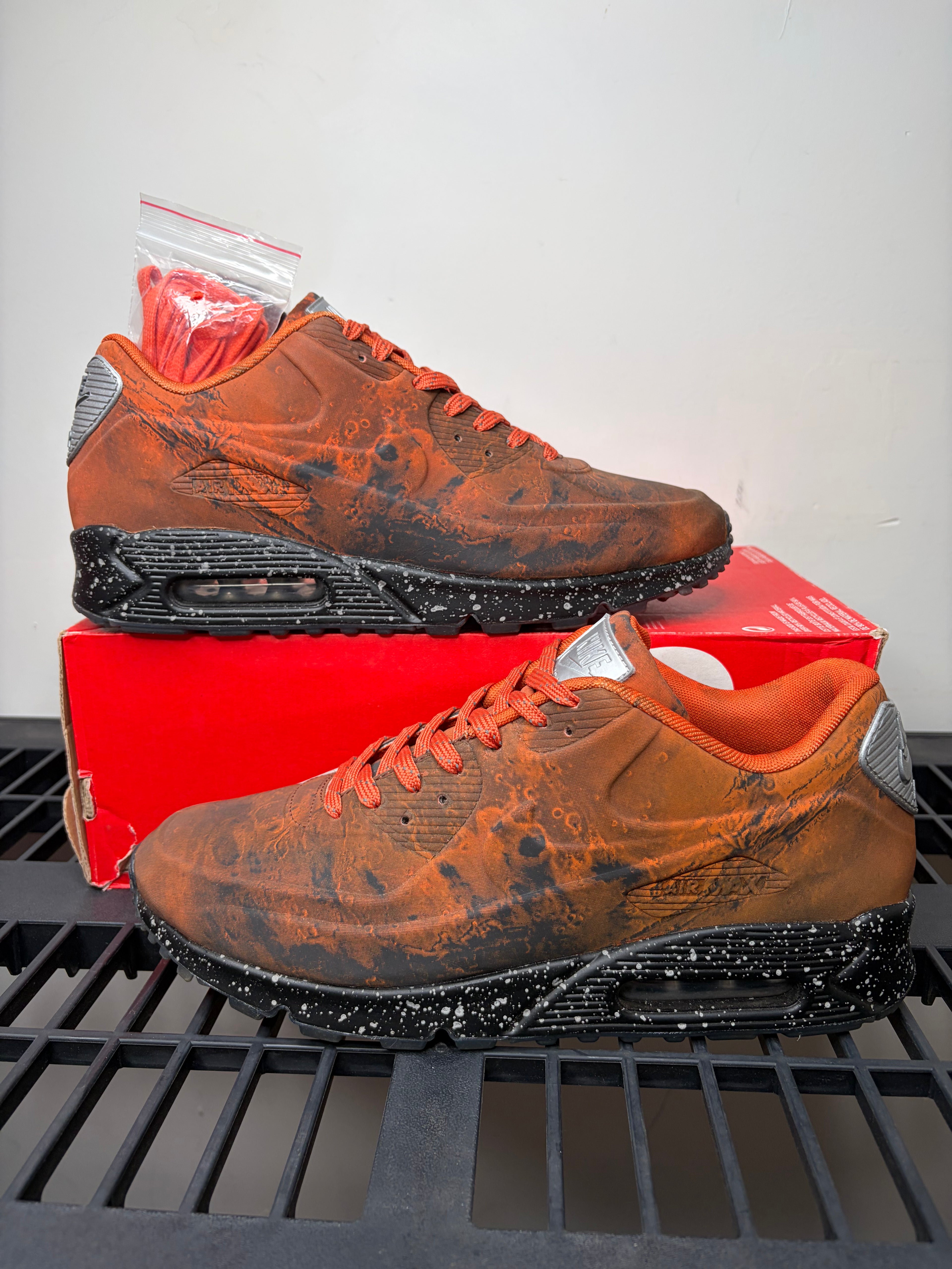 (2019) sz 9.5M Air Max 90 Mars Landing - Preowned, Original Box