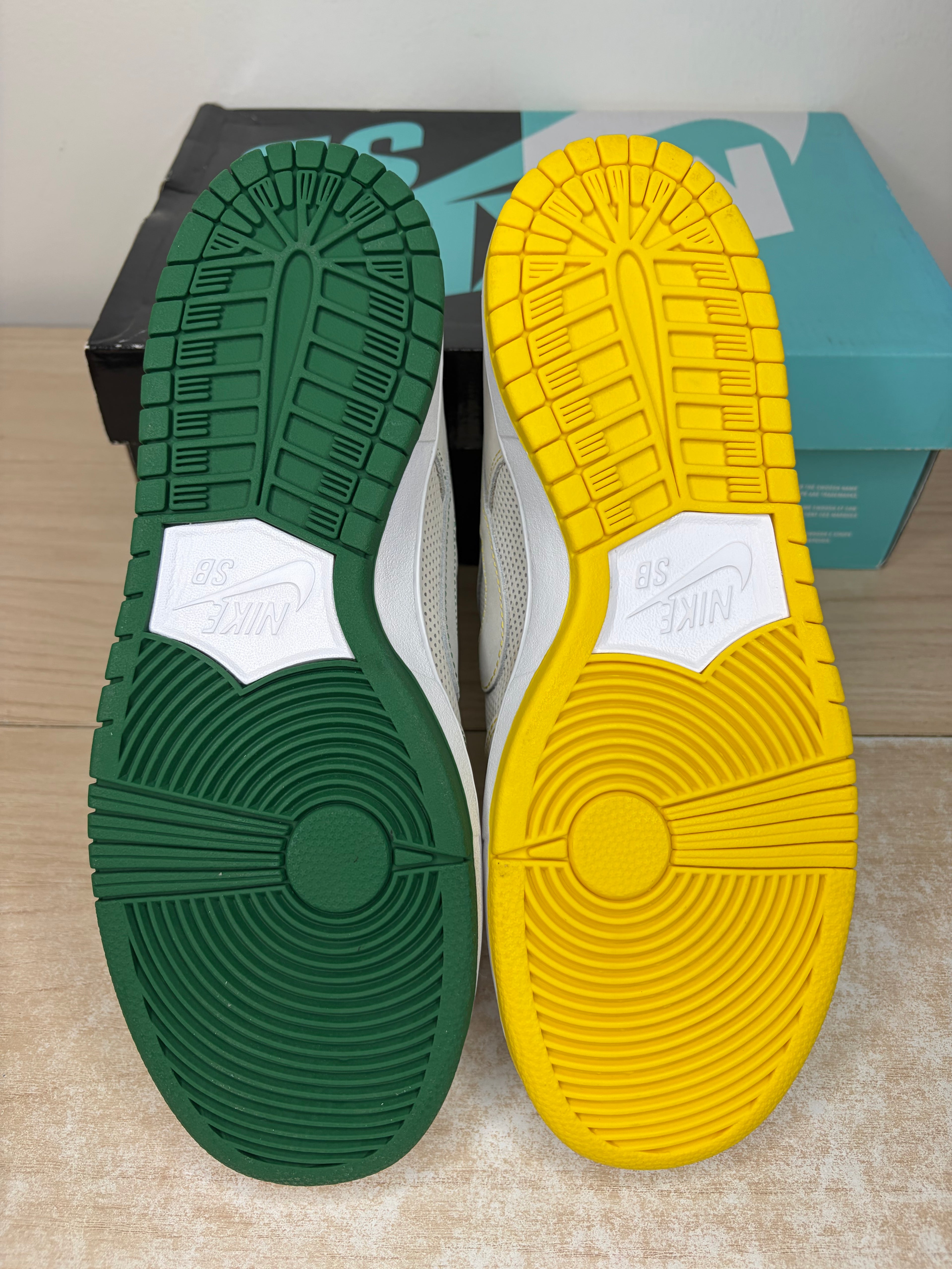 (2018) sz 10M Nike SB Low Decon Mismatch - Brand New, Original Box