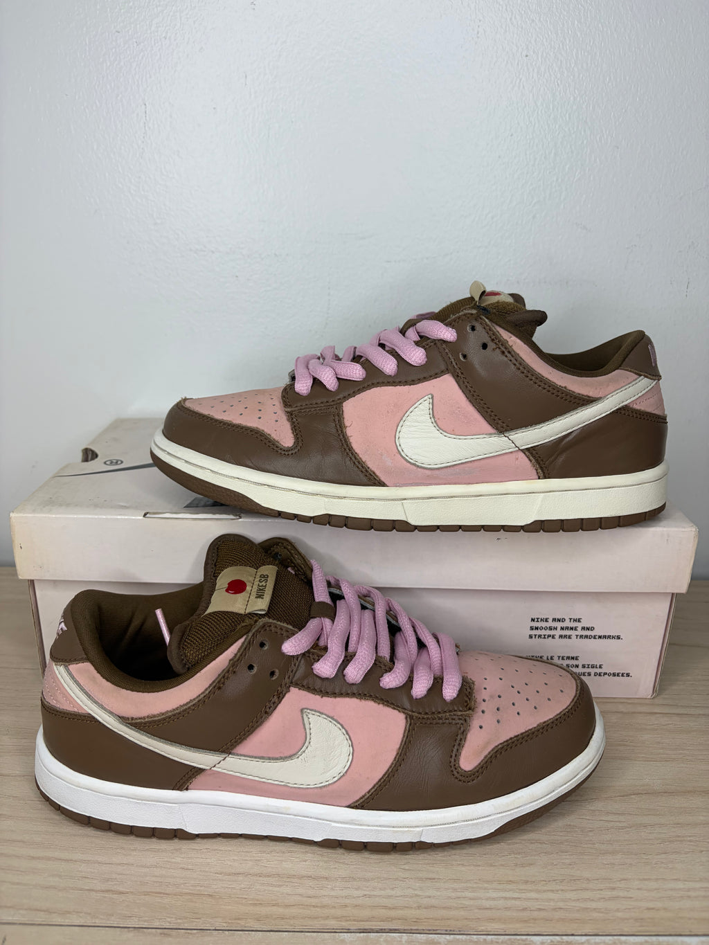 (2005) sz 8.5M Nike SB Low Stüssy Cherry - Preowned, Original Box