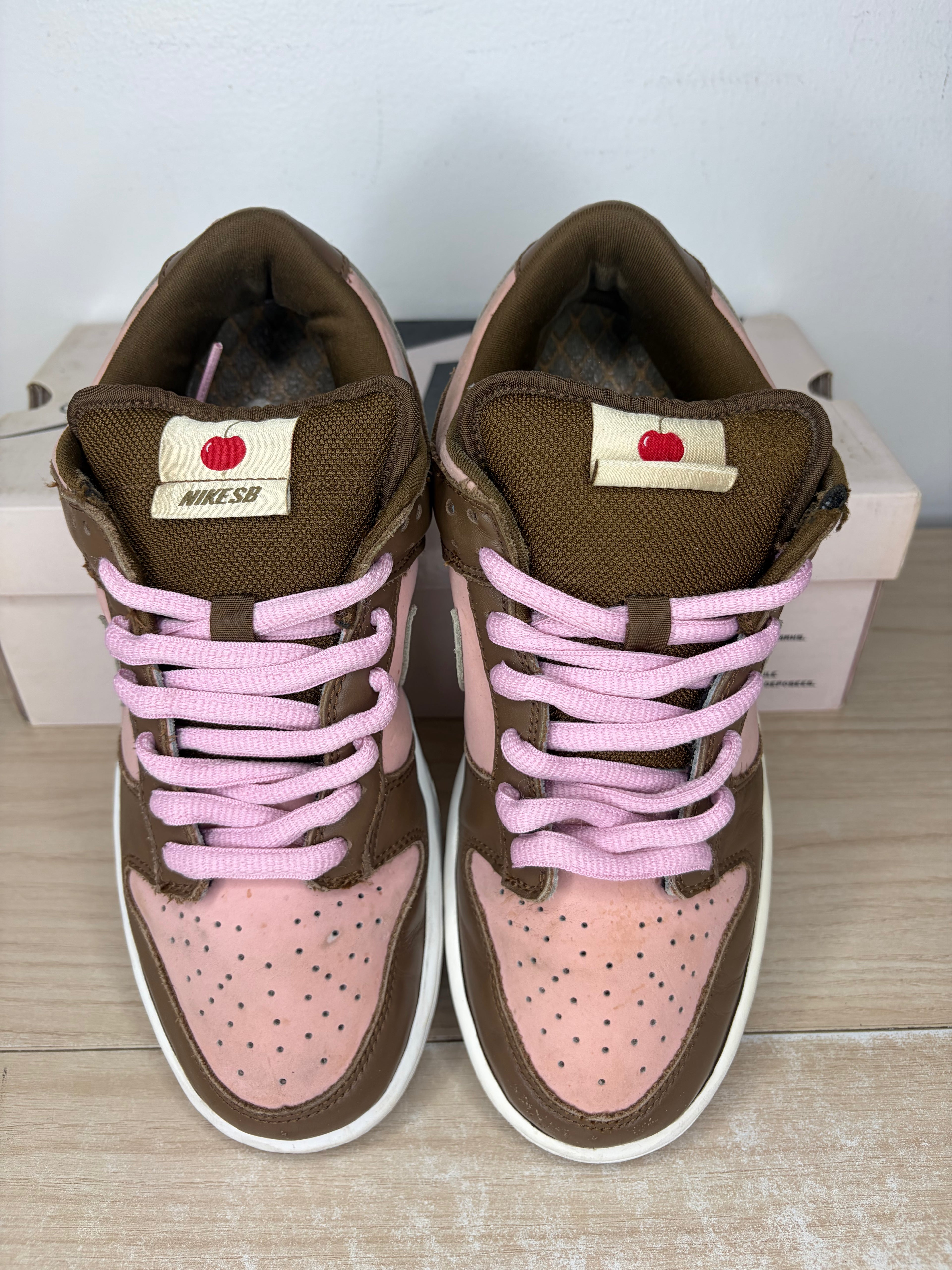 (2005) sz 8.5M Nike SB Low Stüssy Cherry - Preowned, Original Box