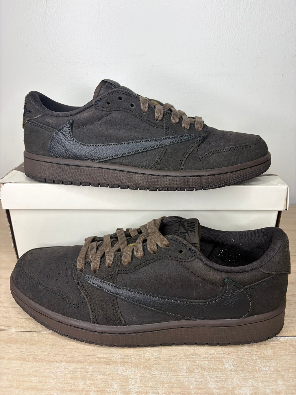 Sz 9M Jordan 1 Low Travis Scott Velvet - Preowned, Original Box