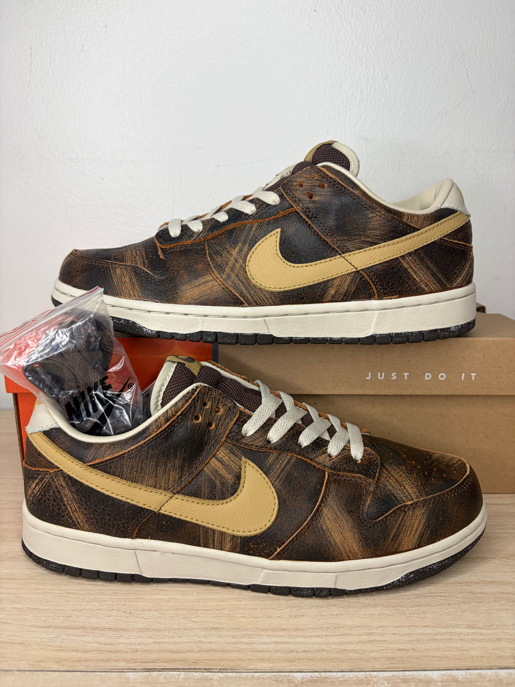 (2004) sz 9M Dunk Low Grunge Pack - Brand New, Original Box