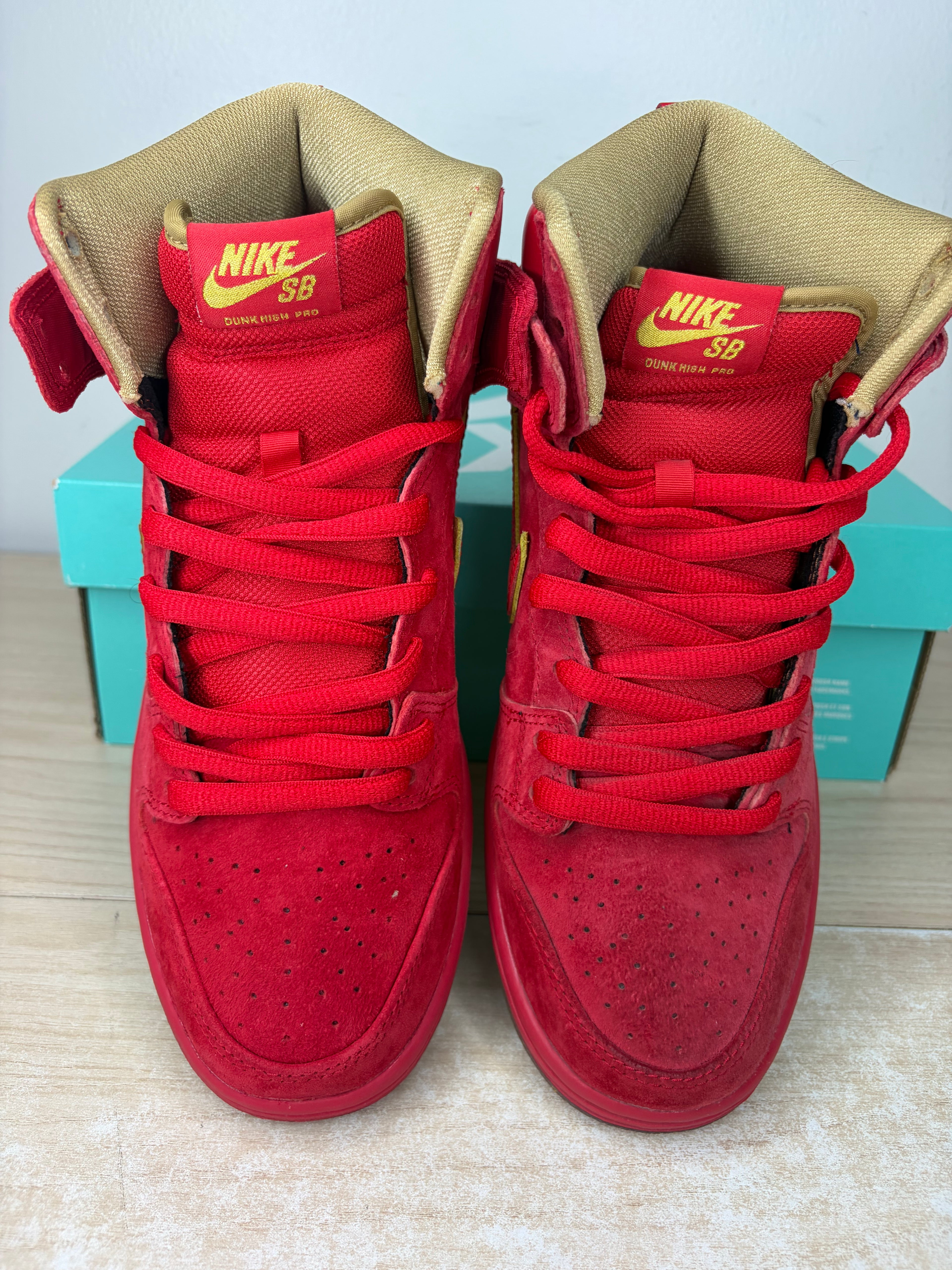(2014) sz 8M Nike SB High Chinese New Year - Brand New, Original Box