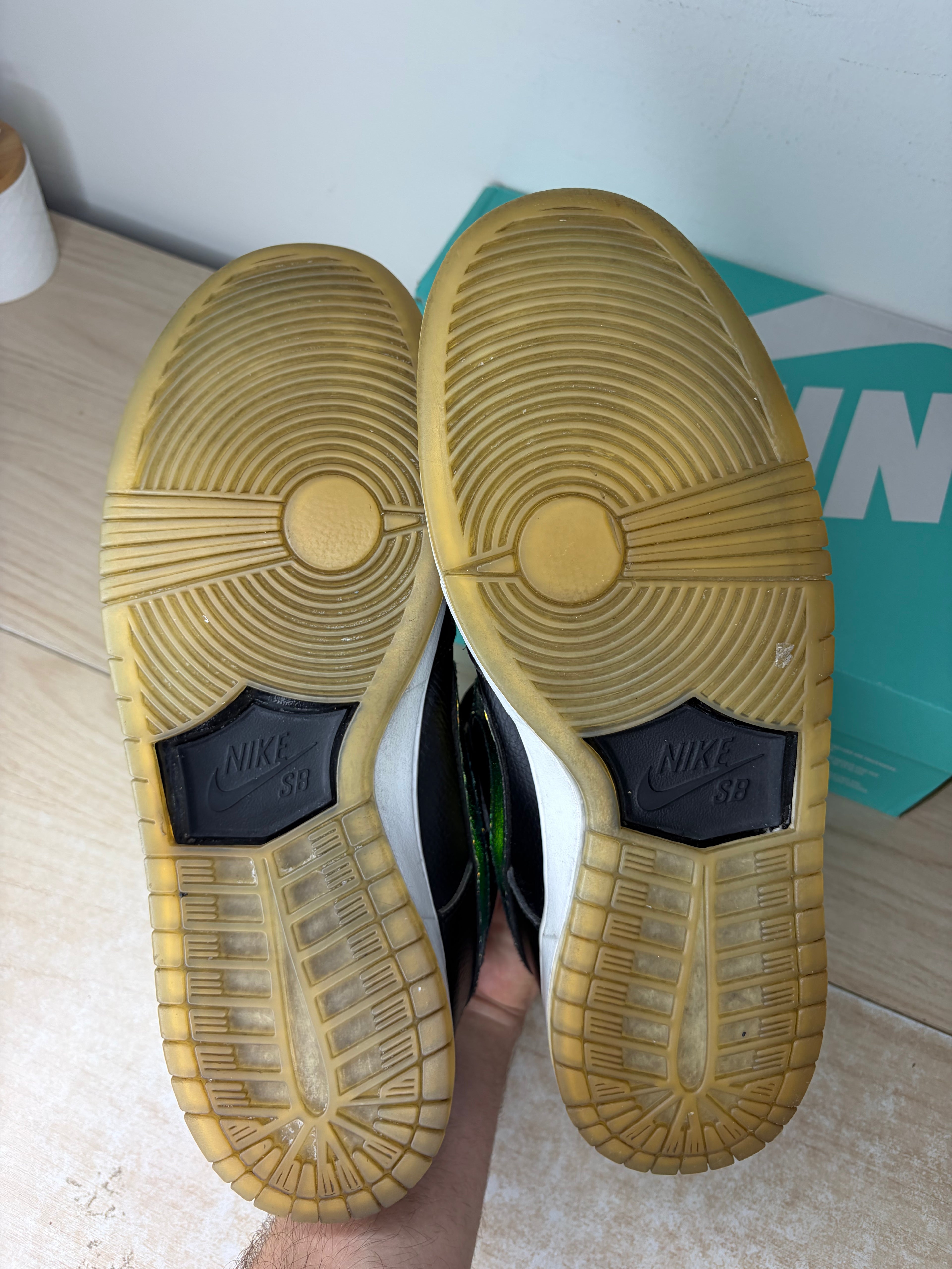 (2015) sz 13M Nike SB Low Oil Spill - Preowned, Original Box